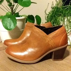 Earth Women's Lina Austin ankle boot